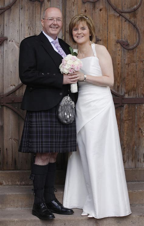 is nicola sturgeon's married